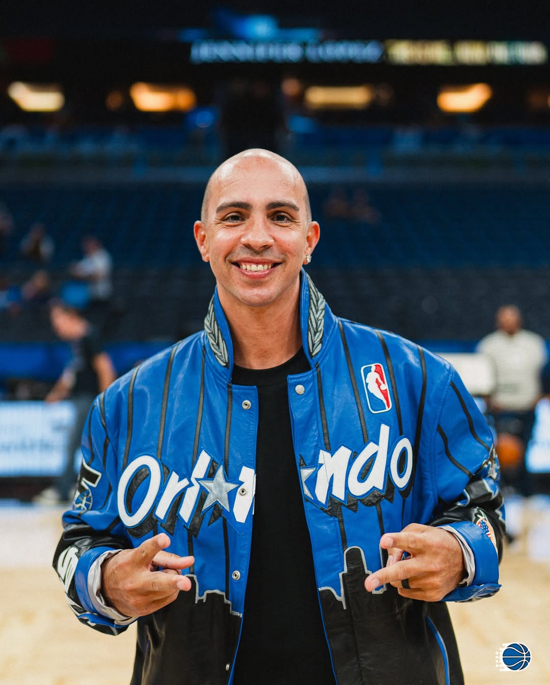 兑现诺言！魔术官方晒卡洛斯-阿罗约的照片宣传波多黎各赛