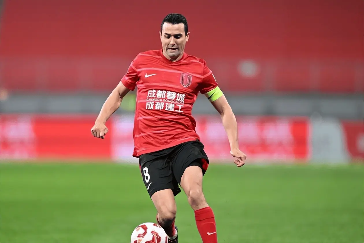 成都蓉城VS青岛海牛：韩鹏飞坐镇后防 周定洋领衔 韦世豪罗慕洛冲锋