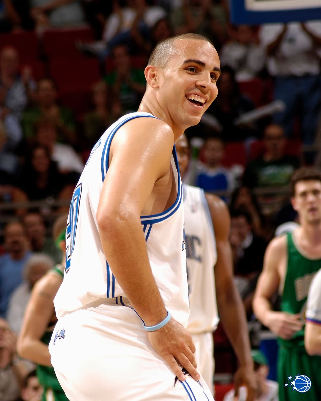 兑现诺言！魔术官方晒卡洛斯-阿罗约的照片宣传波多黎各赛