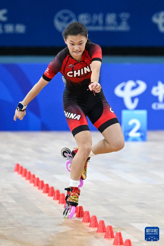 成都世运会｜自由式轮滑——女子速度过桩决赛：中国选手获得亚军、季军