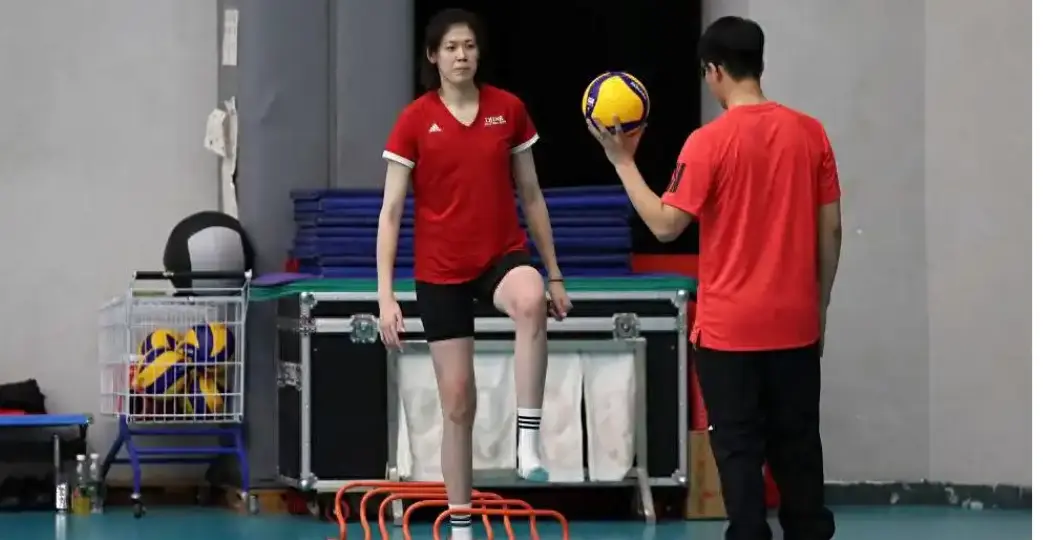 尘埃落定！中国女排官宣最终名单，3位新星被淘汰，赵勇祭出杀招