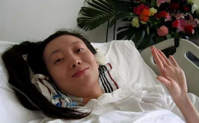 从奥运舞台摔落，她双腿瘫痪，却用手舞出新人生