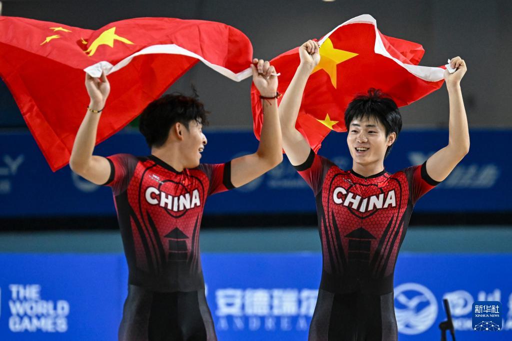 成都世运会｜自由式轮滑——男子速度过桩决赛：中国选手包揽冠亚军