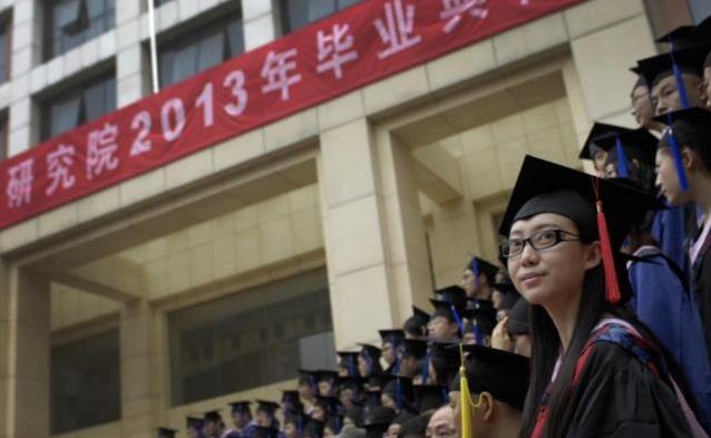 从奥运舞台摔落，她双腿瘫痪，却用手舞出新人生