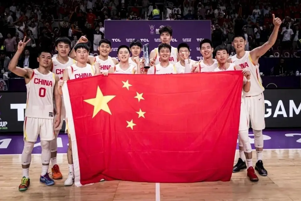 中国男篮亚洲杯决赛16胜1负！丢冠时任主帅郭士强并曝“偷笑门”