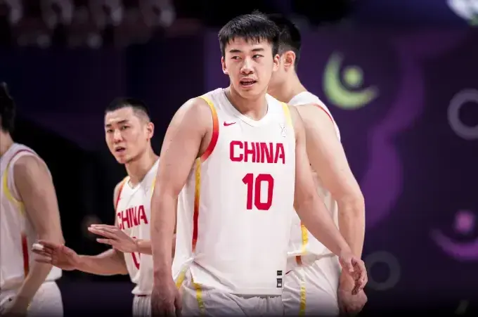 伟大的胜利，14分爆冷！中国男篮赢了：掀翻新西兰 最大功臣非赵睿