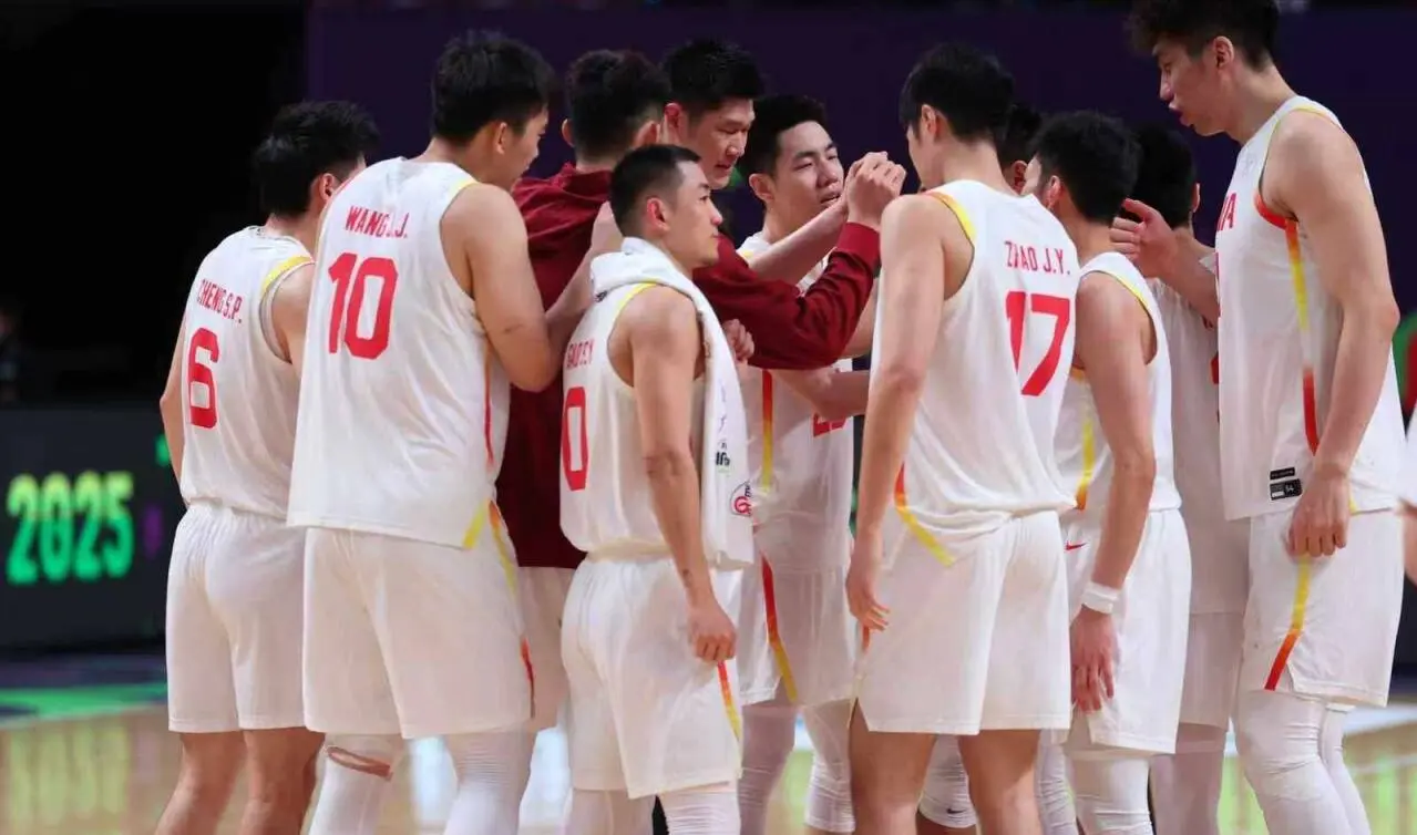 中国男篮集体大爆发！赵睿24+6，王俊杰高效，他才是取胜的关键