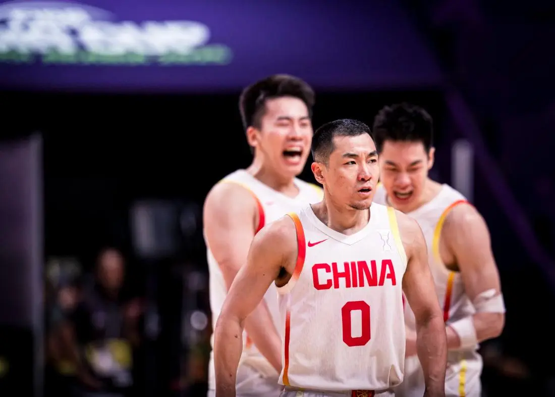 中国男篮大胜新西兰！时隔十年再进亚洲杯决赛，赵睿轰24+6打疯了