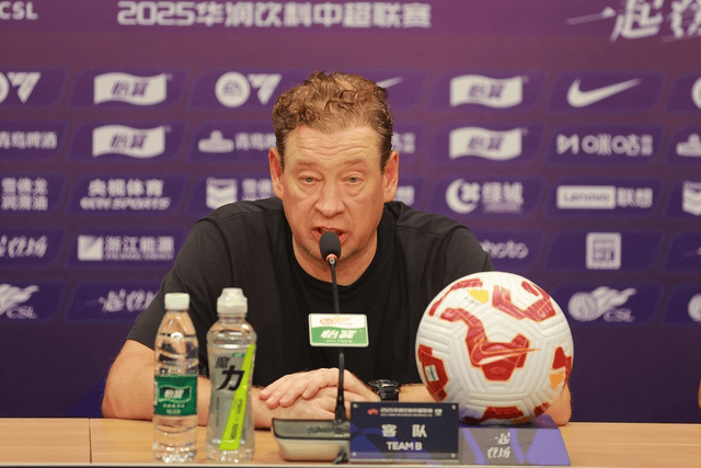 斯卢茨基：一分差距不代表什么，还有九场比赛要踢