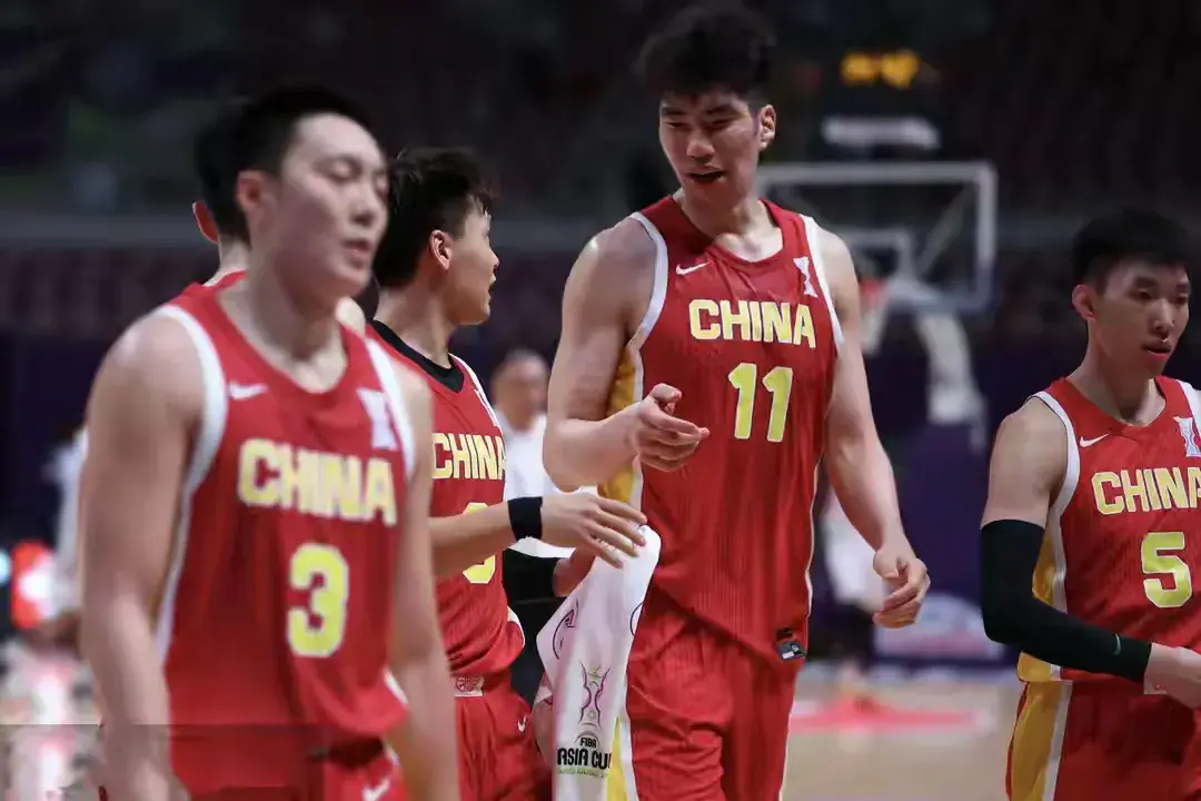 半场鏖战！胡明轩10分，中国男篮42:40领先新西兰，接下来要顶住