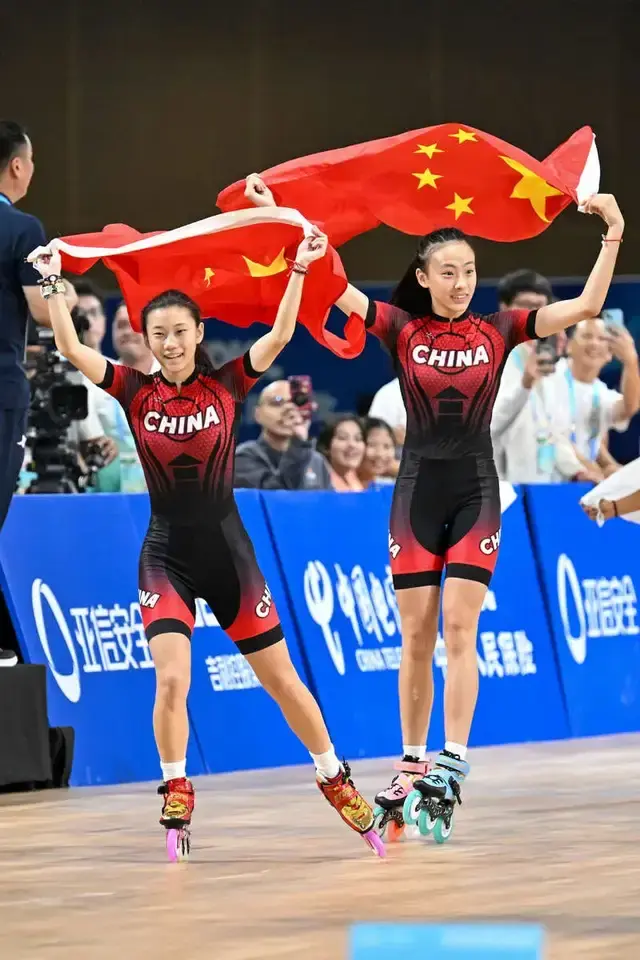 两场比赛 四枚奖牌 中国自由式轮滑闪耀世运
