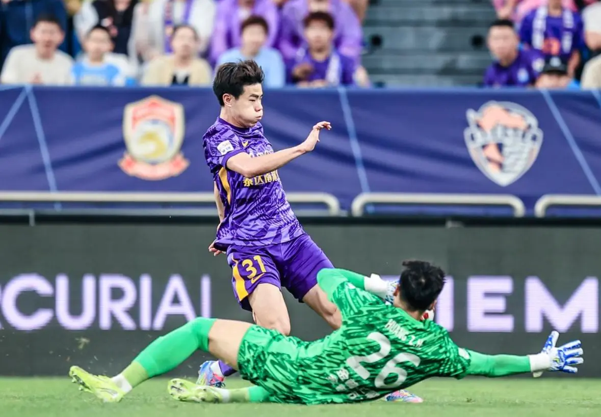 一场2-0，让于根伟终结3场不胜，大连英博倒下：惨遭两连败
