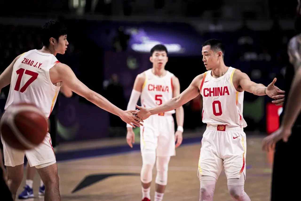 中国男篮集体大爆发！赵睿24+6，王俊杰高效，他才是取胜的关键