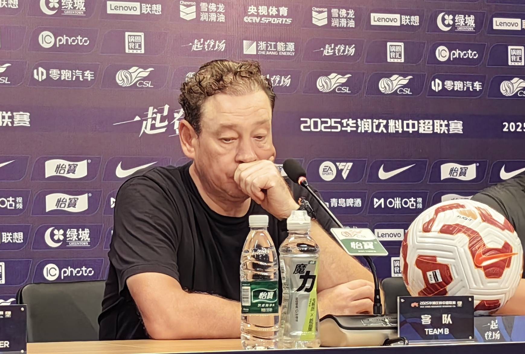 斯卢茨基：米特里策是中超最佳外援；一分差距不代表什么