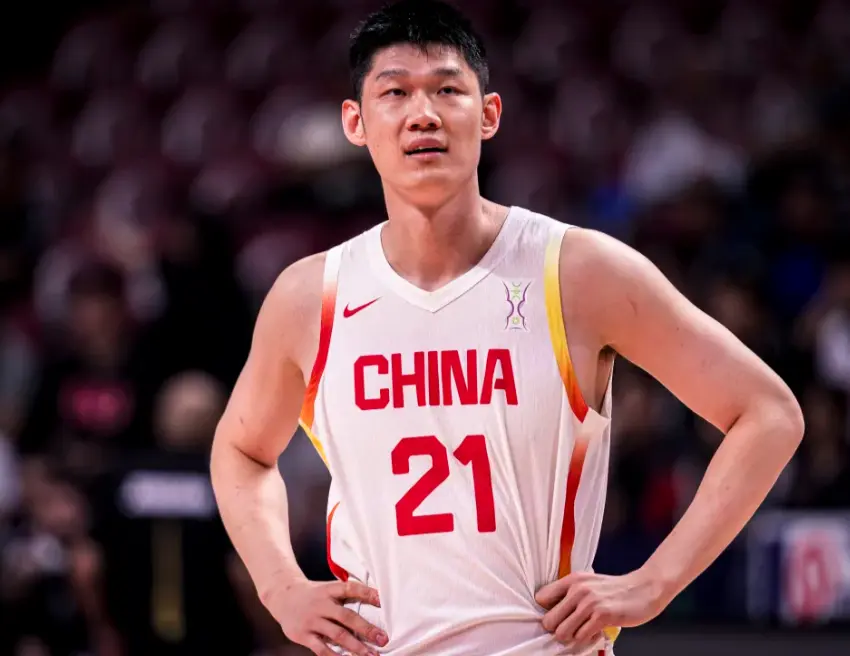 命中率第一+篮板第四：胡金秋无愧男篮定海神针 郭士强调侃证关键