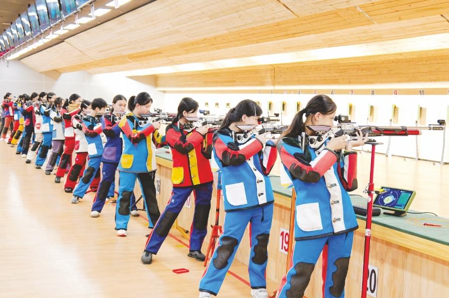 广西青少年射击锦标赛结束步手枪项目争夺