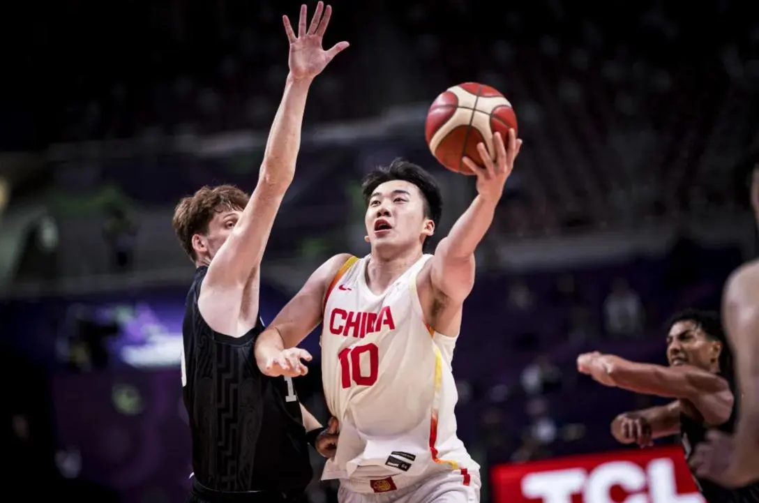 CCTV5直播！中国男篮VS澳大利亚争冠之战，赵睿渴望创造奇迹
