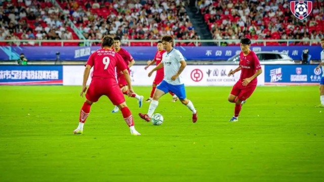 汉超开幕！近5万球迷观战