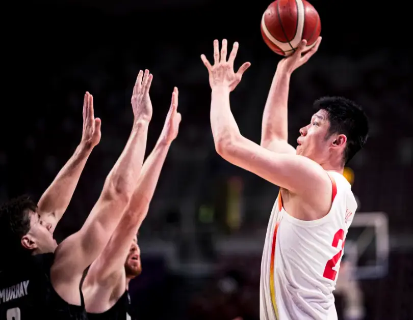 命中率第一+篮板第四：胡金秋无愧男篮定海神针 郭士强调侃证关键