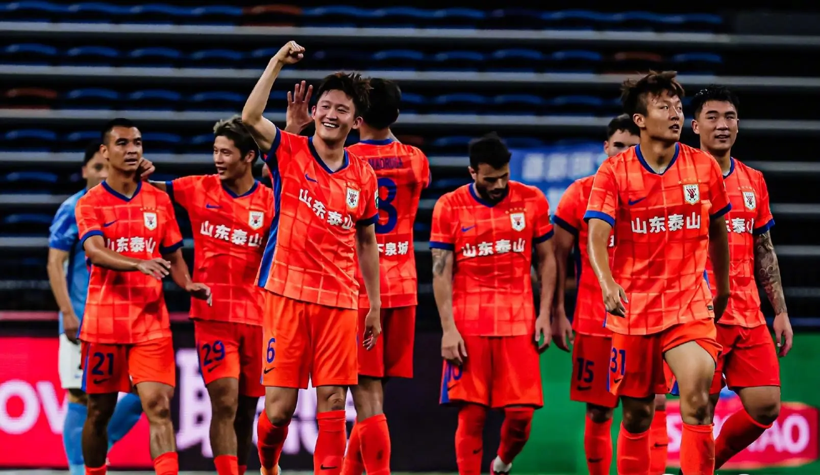 山东泰山3比1新鹏城，梅帅军被骂原因曝光，赛后韩鹏传3个坏消息
