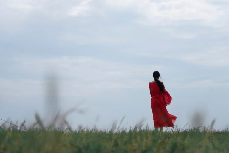 一个扎心的真相：越没钱的人越不愿意相信，真正把人困在底层的，不是恶劣的环境，不是不入流的能力，而是认知差距