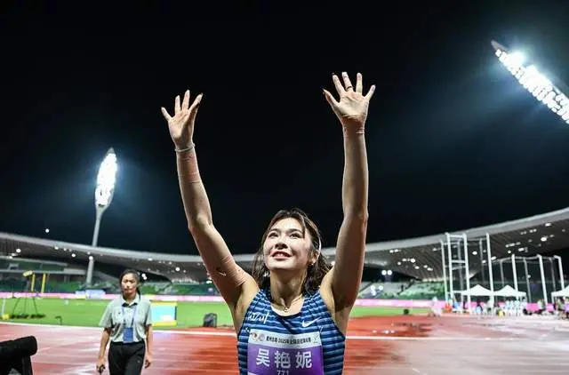 吴艳妮排名滑落至倒数第二，世锦赛资格危险了？她其实一点都不慌