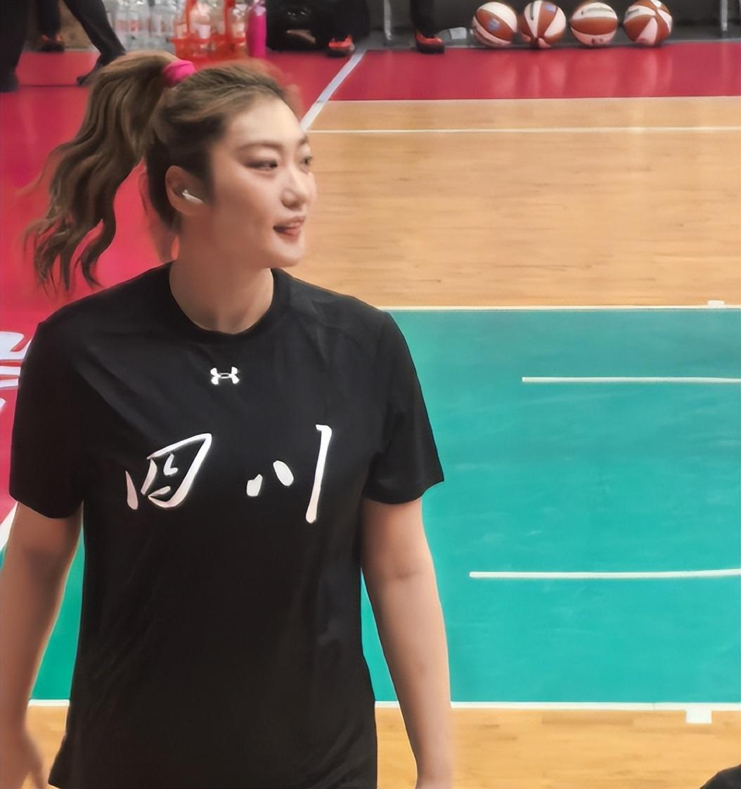 小李梦获宫鲁鸣征召：19+11超猛 1.81米篮板王天赋卓绝