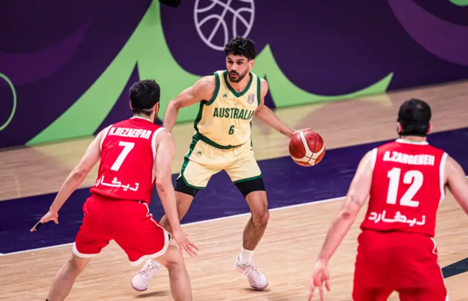 男篮亚洲杯第一惨案！伊朗44分惨败被淘汰：澳洲晋级决赛PK中国队