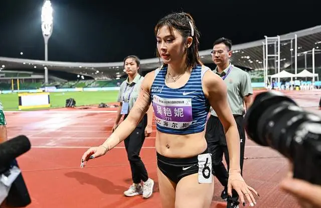吴艳妮排名滑落至倒数第二，世锦赛资格危险了？她其实一点都不慌
