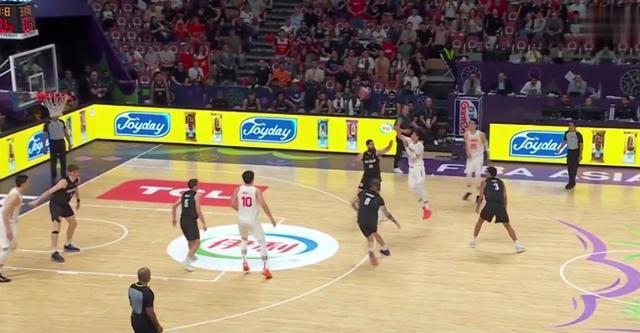 看看赵睿是怎么打球的！1分钟内主导8-0，成男篮获胜关键点