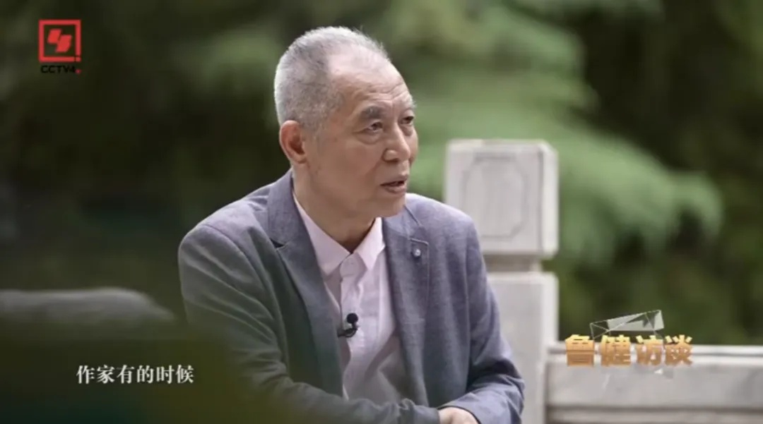 作家梁晓声再谈孙颖莎，称孙颖莎握球拍像“五虎上将”：有一夫当关、万夫莫开的感觉