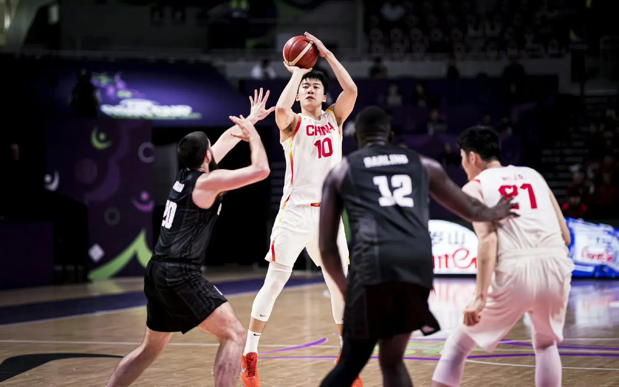 多支CBA俱乐部哄抢王俊杰，辽篮占据天时地利，杨鸣有望再获强援