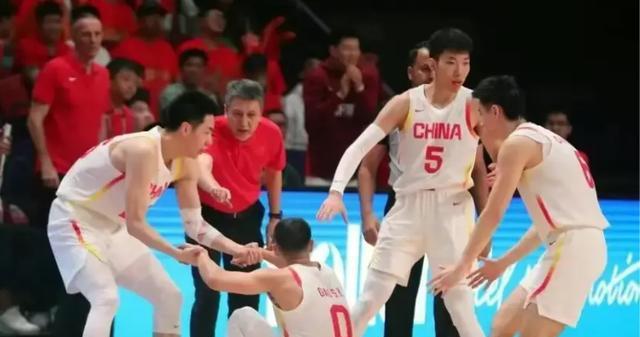 央视直播中国男篮VS澳大利亚，比赛时间确定，首发5虎预测，拼了