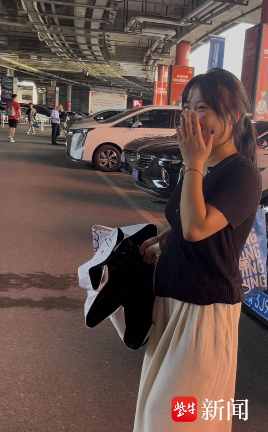 山东小伙在盐城工作，爱上苏超收获爱情 却与妻子有着不同的爱队