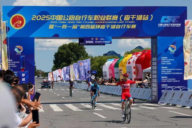 中国公路自行车职业联赛查干湖站：李宁之星队夺年度首冠