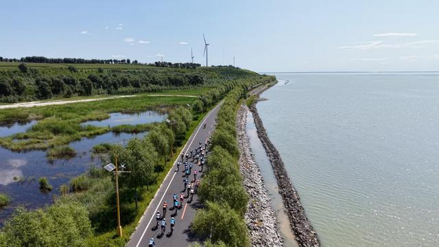 中国公路自行车职业联赛查干湖站：李宁之星队夺年度首冠