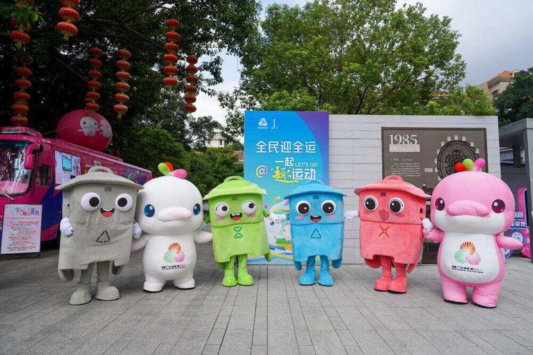 十五运吉祥物和垃圾分类吉祥物牵手：记得做好垃圾分类哦