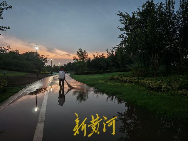 大雨后的坚守！华山景区保障泉水节夜光欢乐跑圆满进行