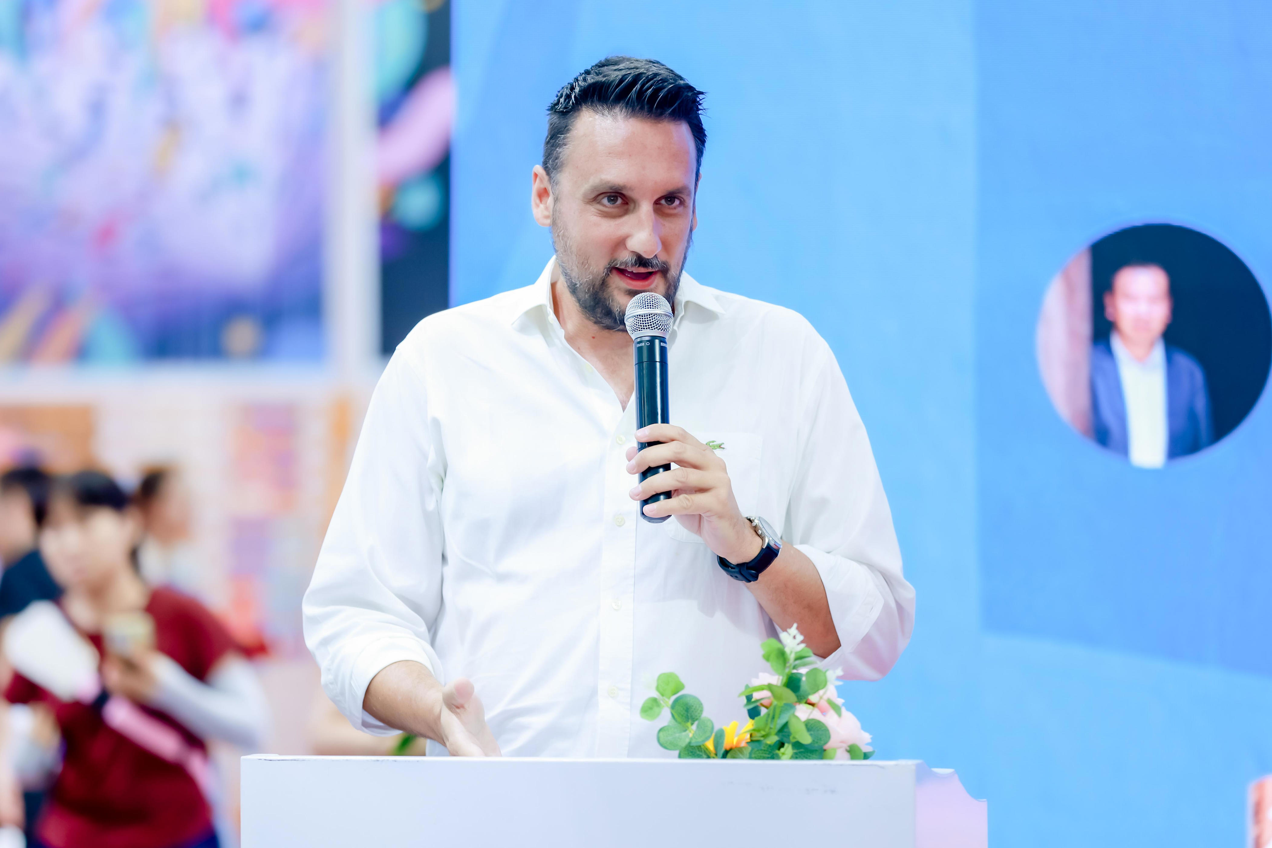 �ಿ�㶫��ѧ��Ʒ�����⣬��ϣ���а������Ի���д��ƪ��