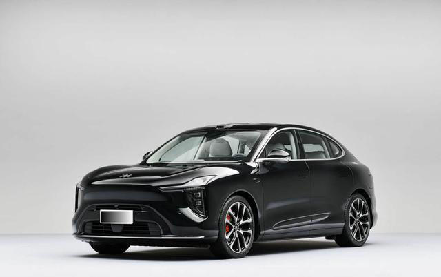 配103度宁德时代电池，还有超级四驱+4轮转向，这车顶配才27.99万