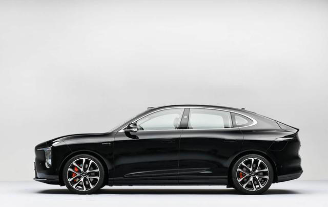 配103度宁德时代电池，还有超级四驱+4轮转向，这车顶配才27.99万