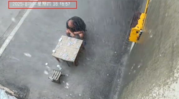 棋差一招后，大爷雨中复盘四小时：输赢之间，皆是热爱​