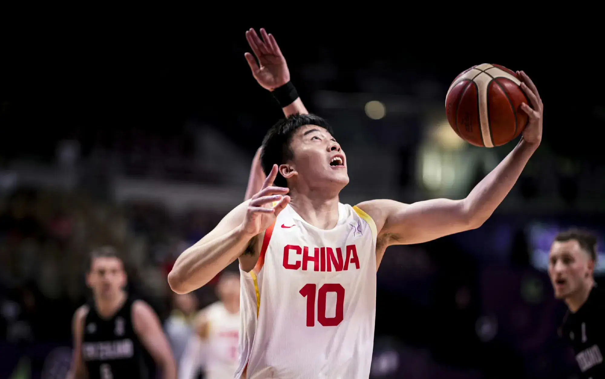 多支CBA俱乐部哄抢王俊杰，辽篮占据天时地利，杨鸣有望再获强援