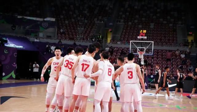 看看赵睿是怎么打球的！1分钟内主导8-0，成男篮获胜关键点