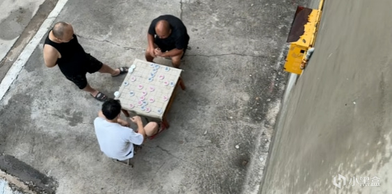 棋差一招后，大爷雨中复盘四小时：输赢之间，皆是热爱​
