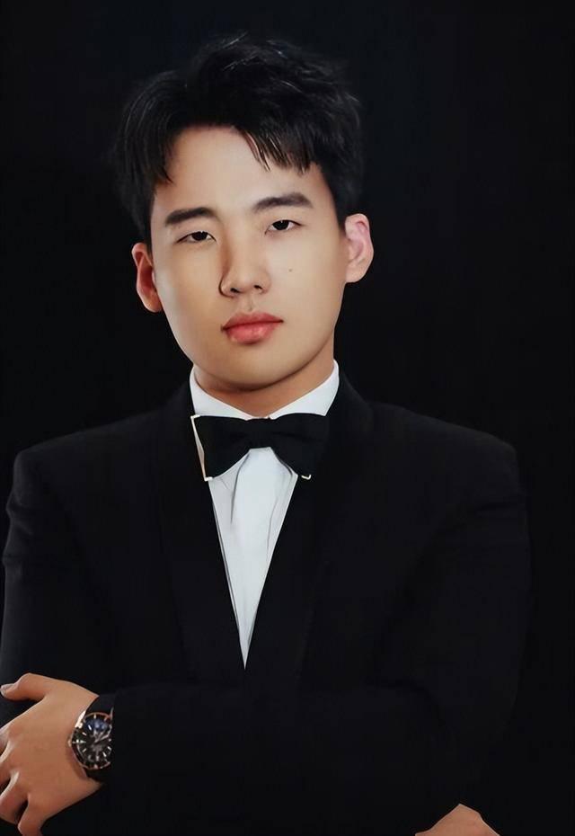 郭麒麟拒绝接手德云社有多聪明？郭德纲自称卑微到要看儿子脸色