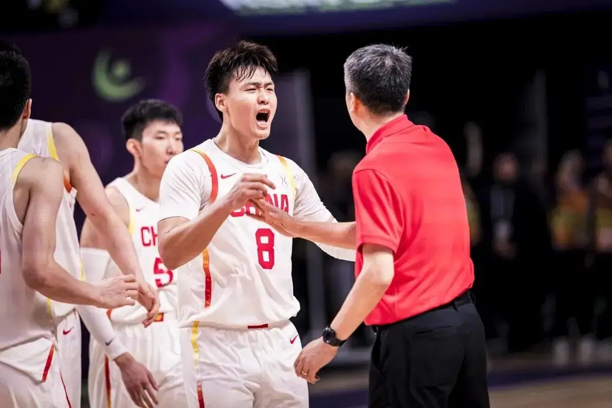 中国男篮获得亚军！请记住他们，整整17天没有迈出酒店大门