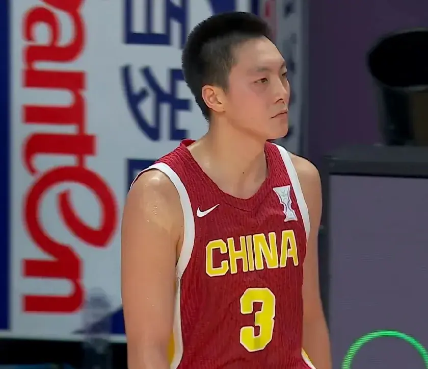 6虎将杀红眼！雷蒙痛失2关键三分，二胡狂轰46+13，赵睿太玩命！