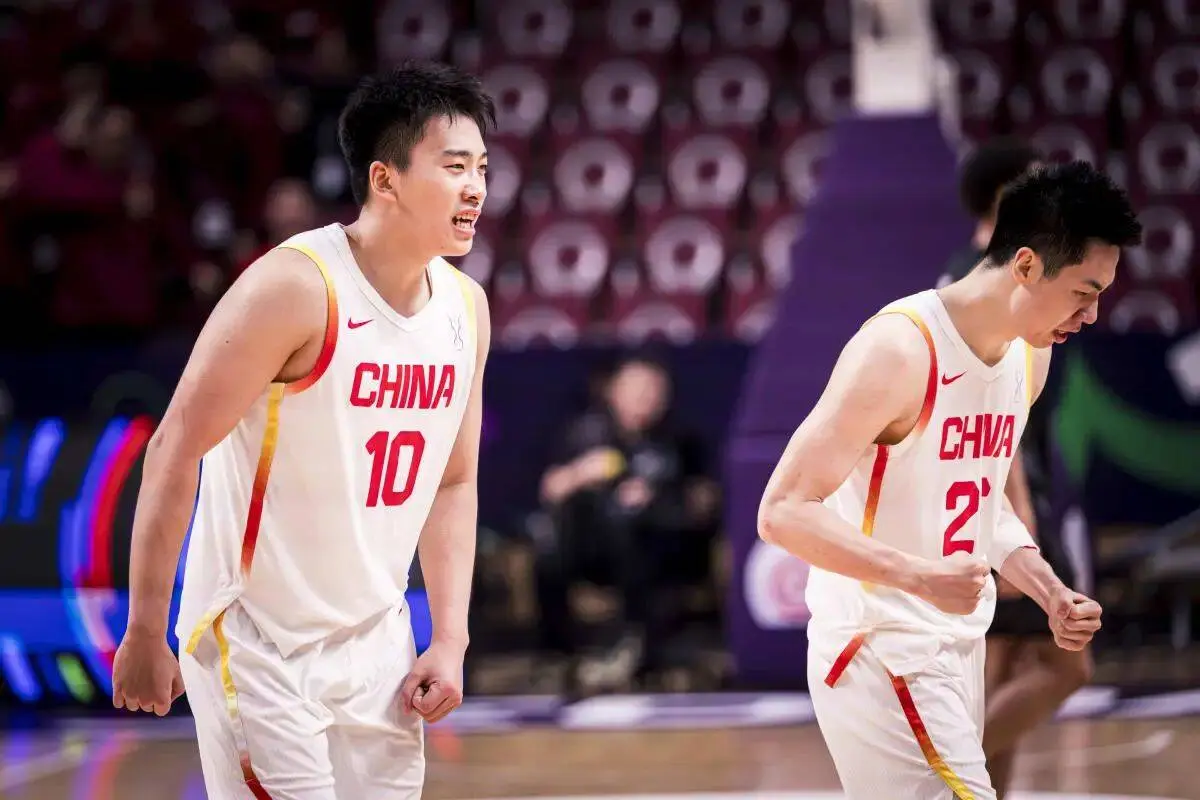 中国男篮获得亚军！请记住他们，整整17天没有迈出酒店大门
