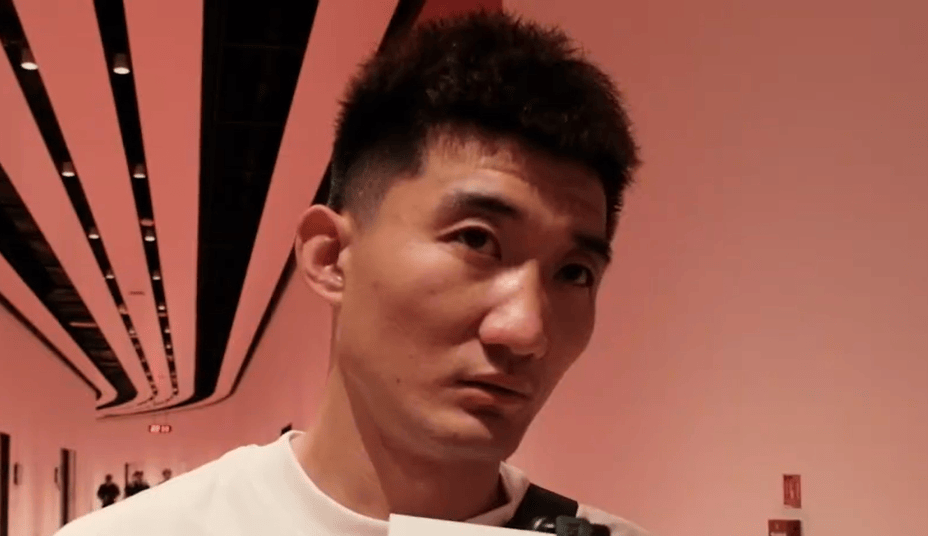孙铭徽：老伤还在恢复当中，希望今晚中国男篮决赛好运